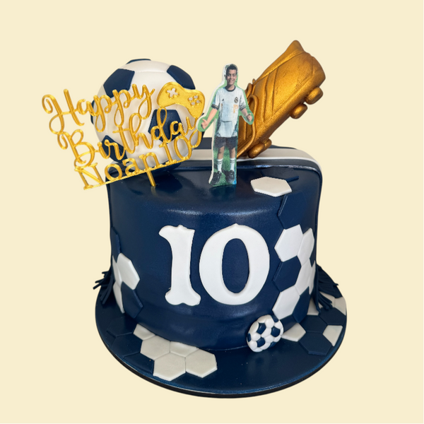 Fußball Star Torte mit personalisiertem Foto ,Ball und goldenem Schuh (ohne Happy Birthday Aufstecker Optional)