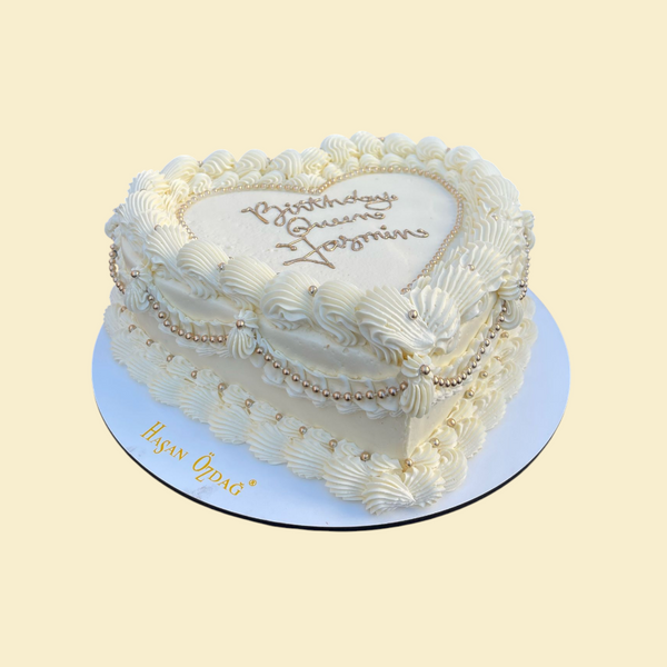 Herzform Torte mit Goldperlen
