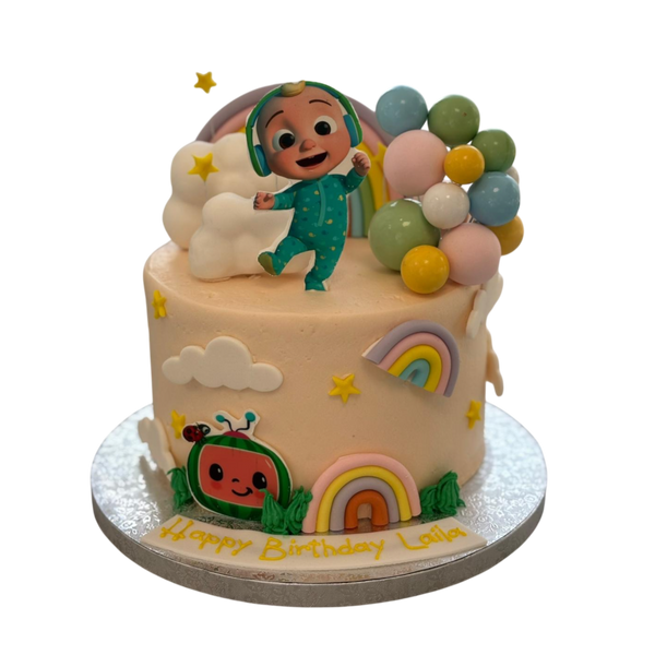 runde Cocomelon Torte mit Bällen, Wolken und Figur aus Esspapier