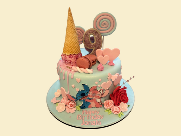 Stitch & Angel Torte mit Blumen und Eiswaffel