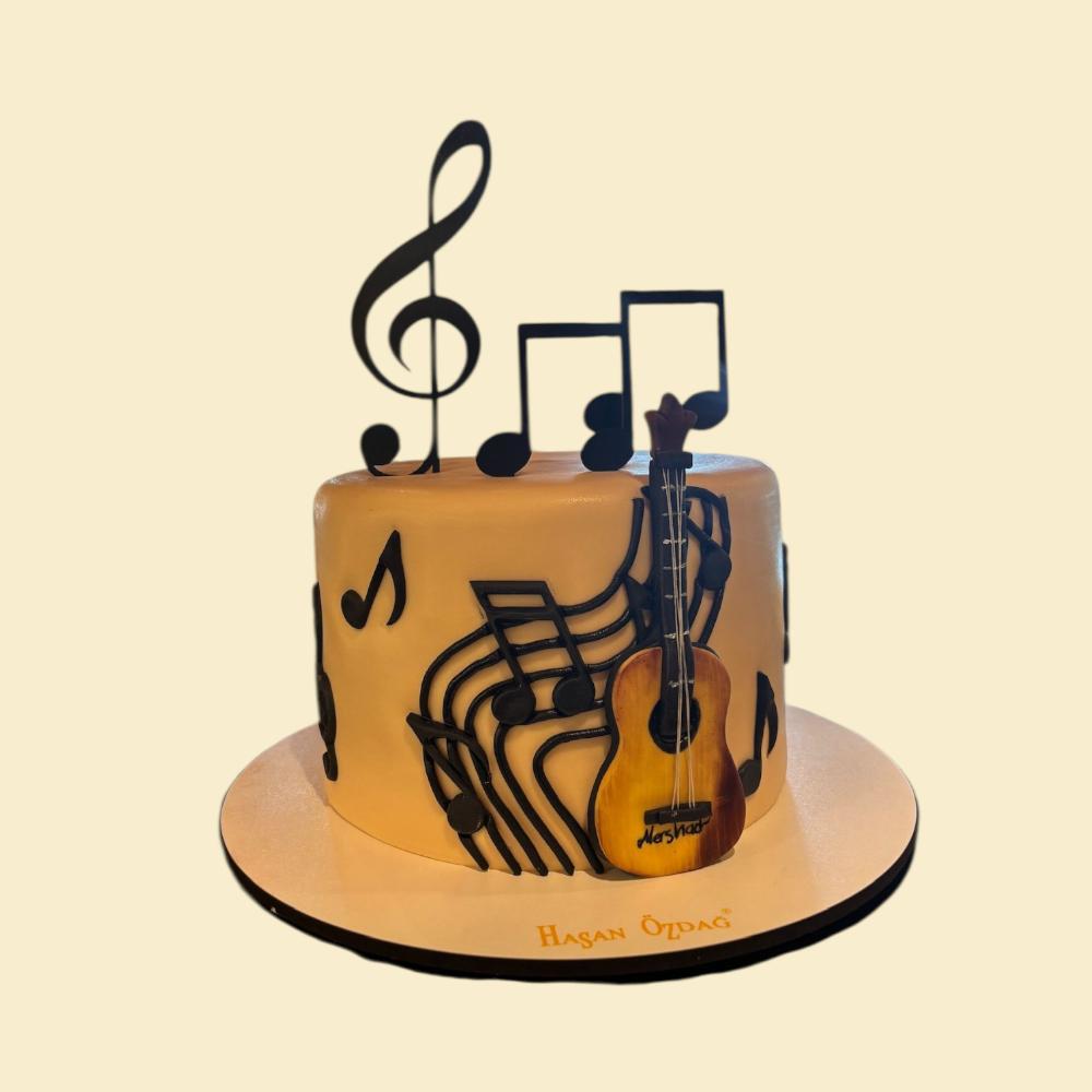 Musik Torte mit Gitarre und Noten