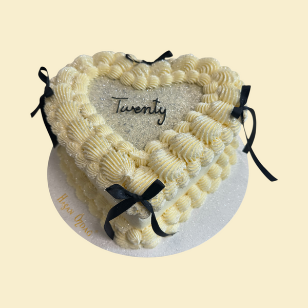 Herztorte mit schwarzen Schleifen Twenty