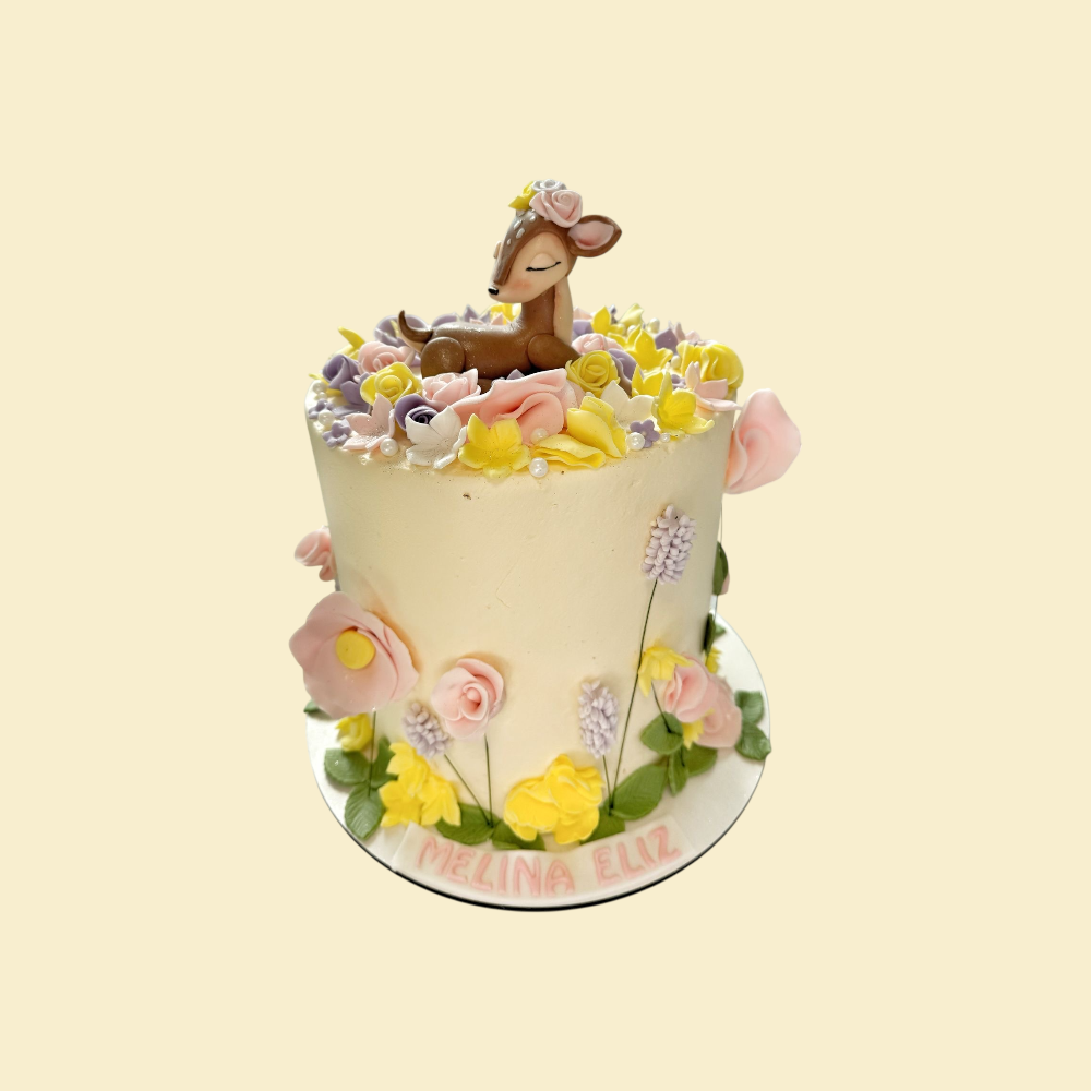 Rehkitz Torte mit modellierten Blumen