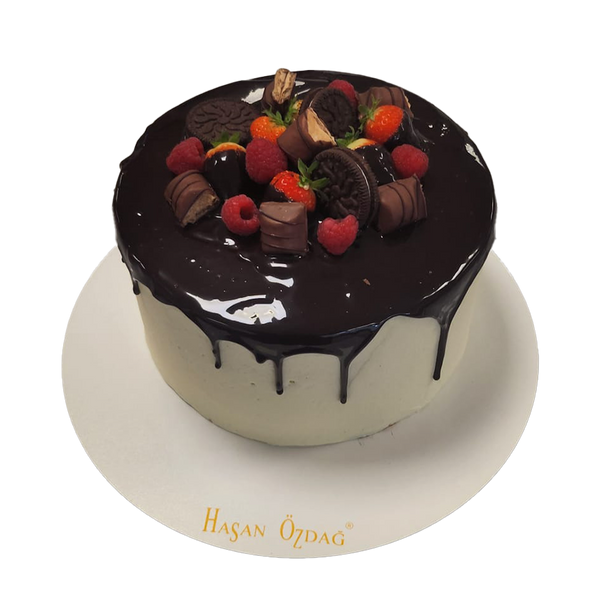 Drip-Cake mit Schoko und Beeren