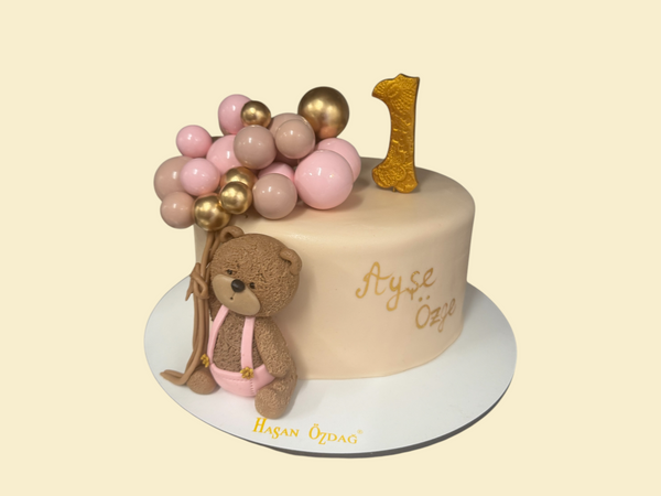 Rosa  Bärchentorte mit Kugeln in rosa, beige und gold