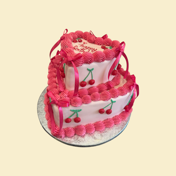 2 Stöckige Rosa Herztorte mit Kirschen