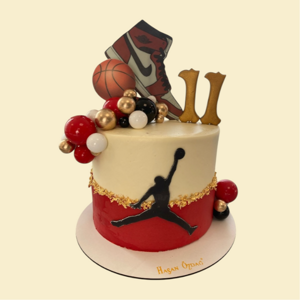 Basketball Torte mit Schuh  Basketball und Blattgold