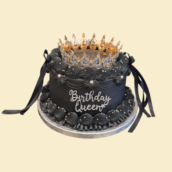 Royal Black Queen Cake mit Krone