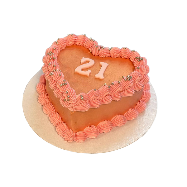 Herzförmige rosa Coquette-Torte mit Perlen