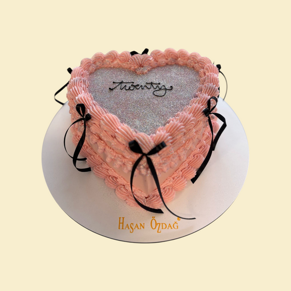 Rosa Herztorte mit schwarzen Schleifen Twenty