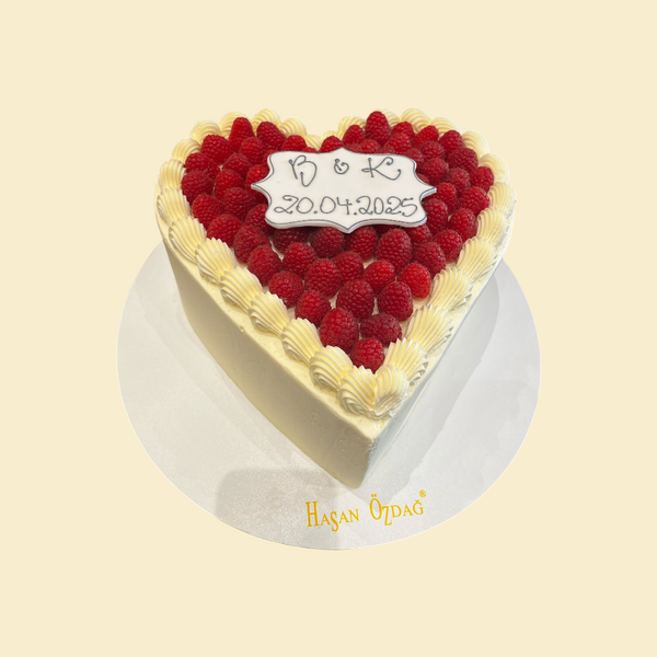 Herztorte mit frischen Himbeeren – Romantische Torte mit Wunschdatum & Initialen