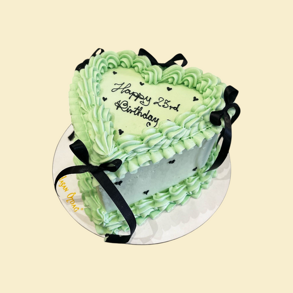 Vintage Herz-Torte – Mintfarbe  mit schwarzen Schleifen