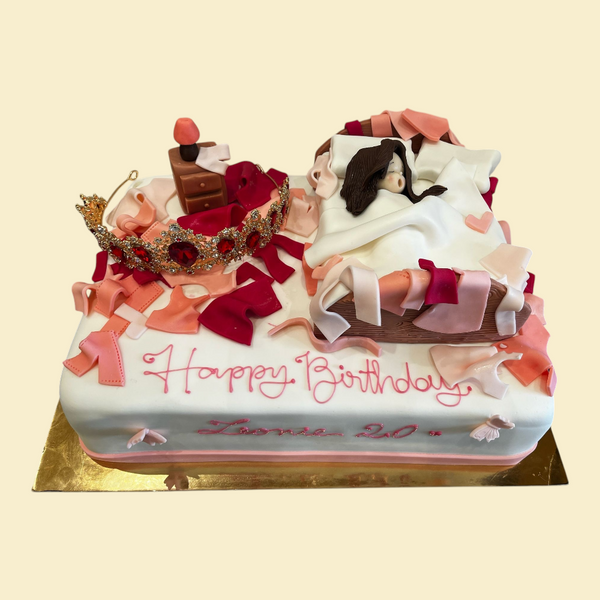 Birthday Princess Torte – Sleeping Beauty-Torte mit Krone & Bettdeko