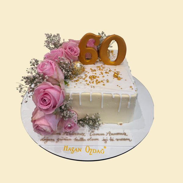 Elegante Buttercreme Geburtstagstorte – mit echten Rosen & goldenen Akzenten
