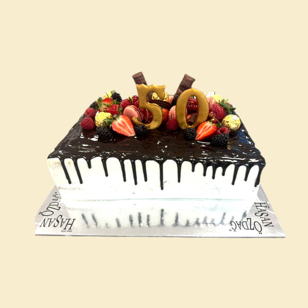 Beerige Drip-Torte 50 Jahre – mit Früchten, Schokolade & Buttercremeüberzug