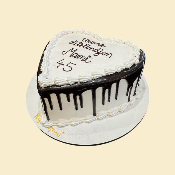 Herztorte mit Schoko-Drip und Sahnecreme-Überzug