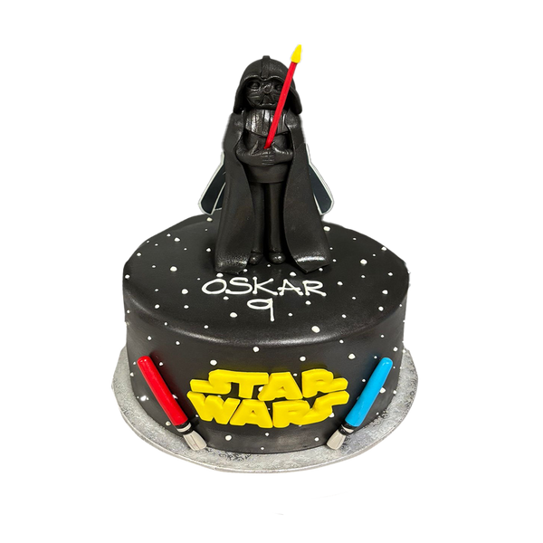 Schwarze Star Wars-Torte mit Darth Vader, Sternen und Lichtschwertern
