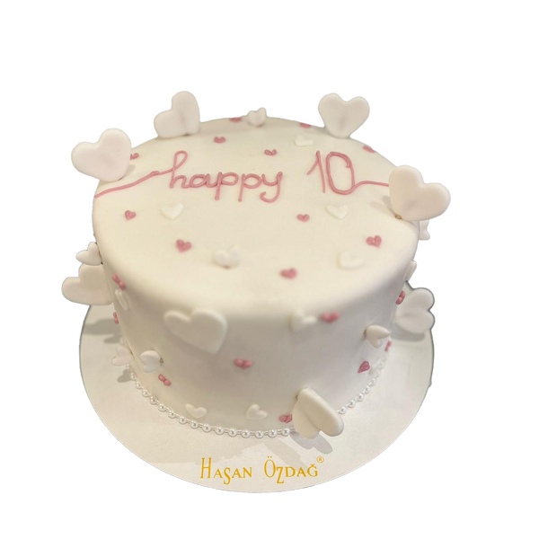 Torte mit weißen Herzen