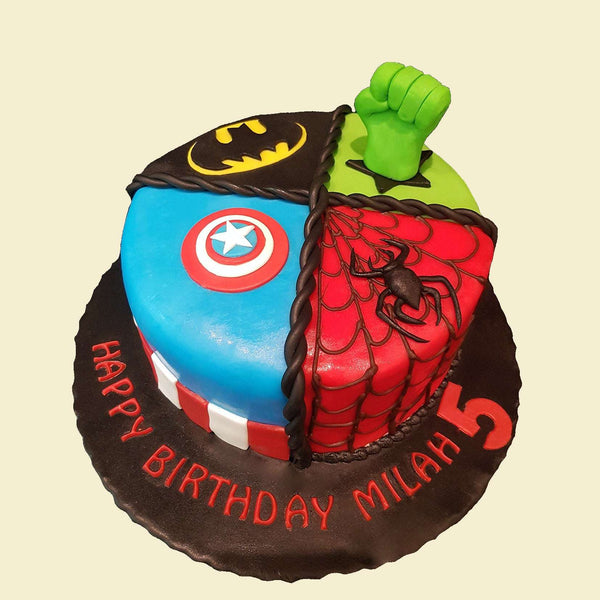 4 superhelden auf einer Torte , batman,spiderman, Hulk, Captain america