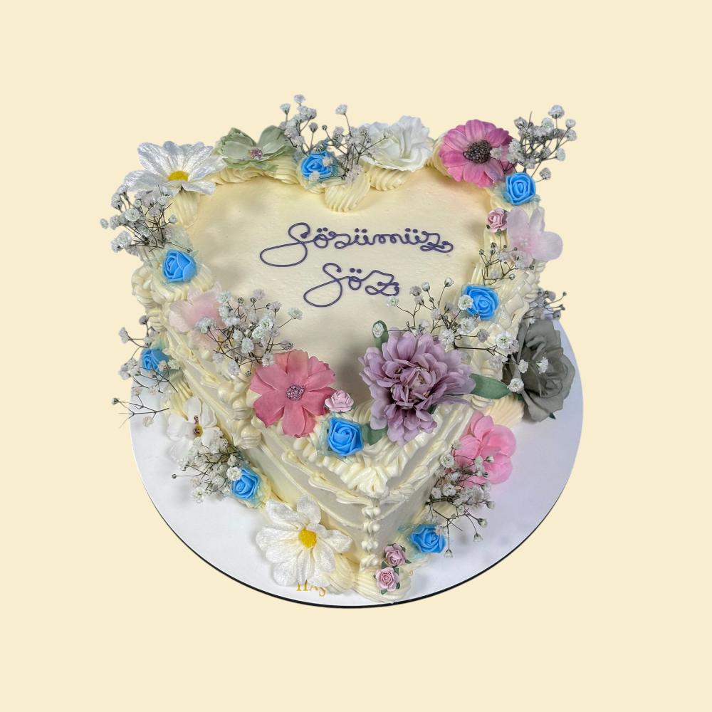 öz Torte – Verlobungstorte mit Blüten