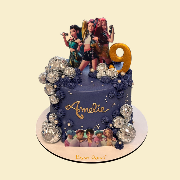 K-Pop Demon Hunters Torte – Dunkelblaue Geburtstagstorte mit Glitzer und Figuren