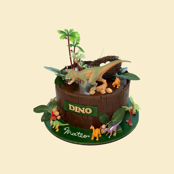 Dino-Torte  – Baumstamm mit Dinosaurier-Deko