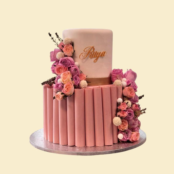 Rosentorte in Pink – Zweistöckig mit Blumendekor und Personalisierung