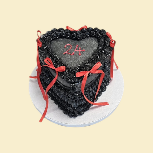 Vintage Herz-Torte – Schwarz & Rot mit Schleifen
