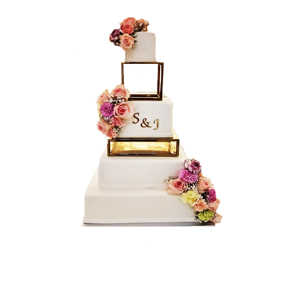 3 stöckige Hochzeitstorte mit rosa Rosen und Goldstöcken. 