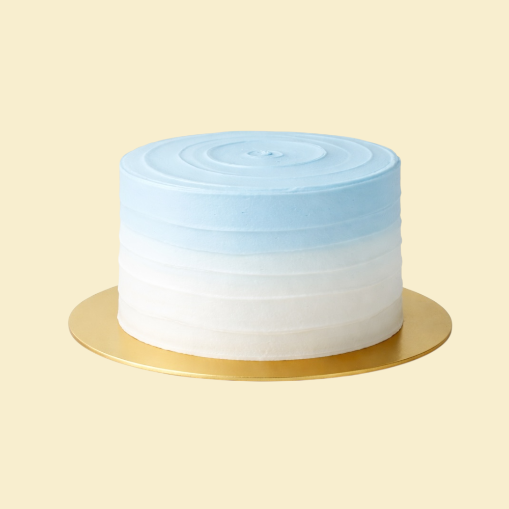 Blaue Ombre Sahnetorte mit Puddingfüllung – Klassisch & Elegant