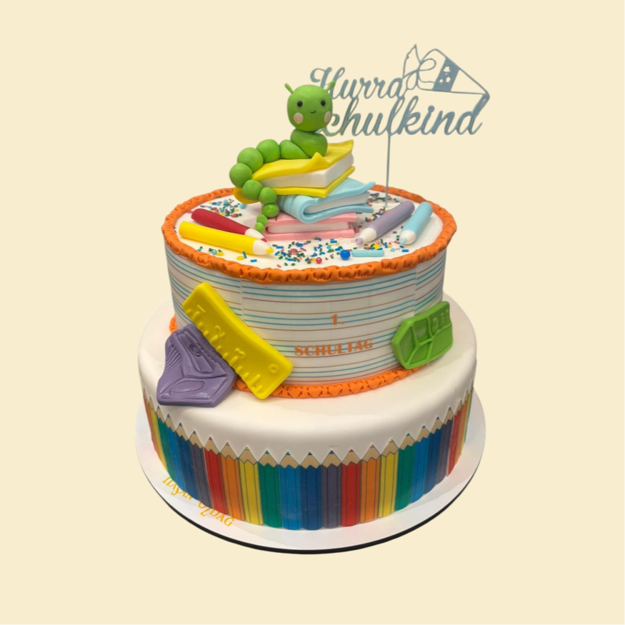 Zweistöckige Schultstart -Torte Hurra Schulkind