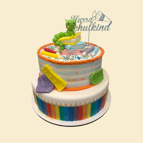 Zweistöckige Schultstart -Torte Hurra Schulkind