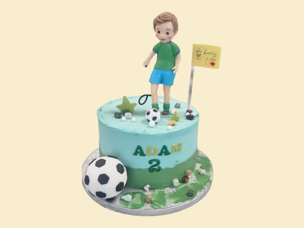 Fußball-Geburtstagstorte – mit Spielfigur & Ball-Dekor