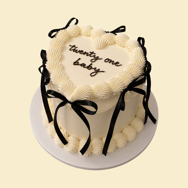 Herztorte Twenty one baby mit schwarzen Schleifen