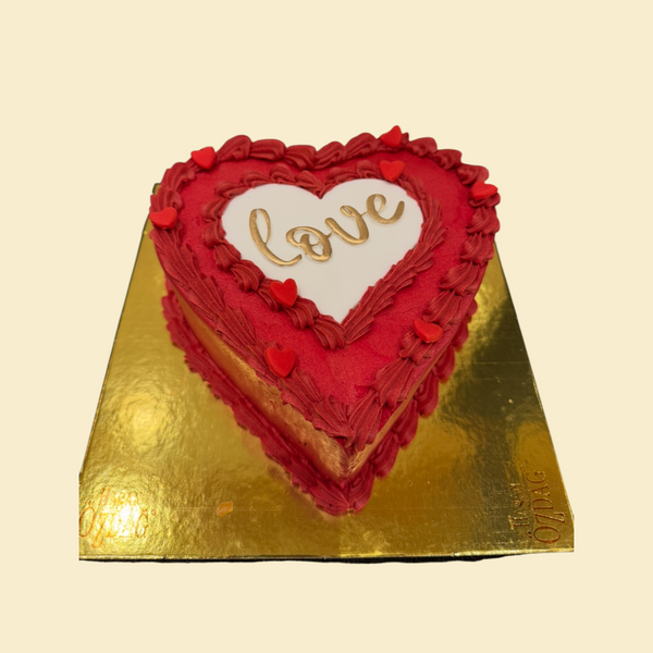 Herz-Torte „Classic Love“ – Rot mit Goldschrift & Herzdeko