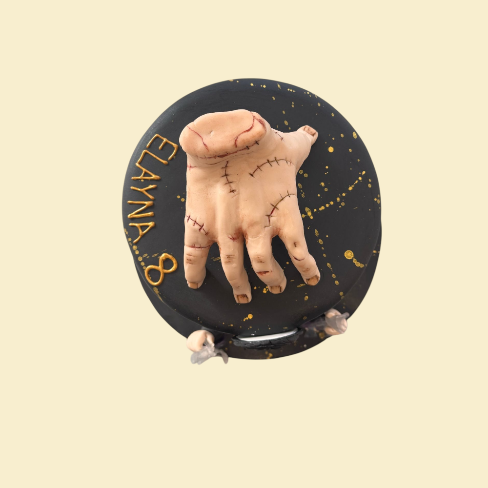 Wednesday Torte mit Hand