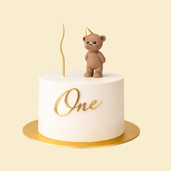 Brauner Bär Geburtstagstorte mit Goldschrift – Elegante 1. Geburtstag Torte
