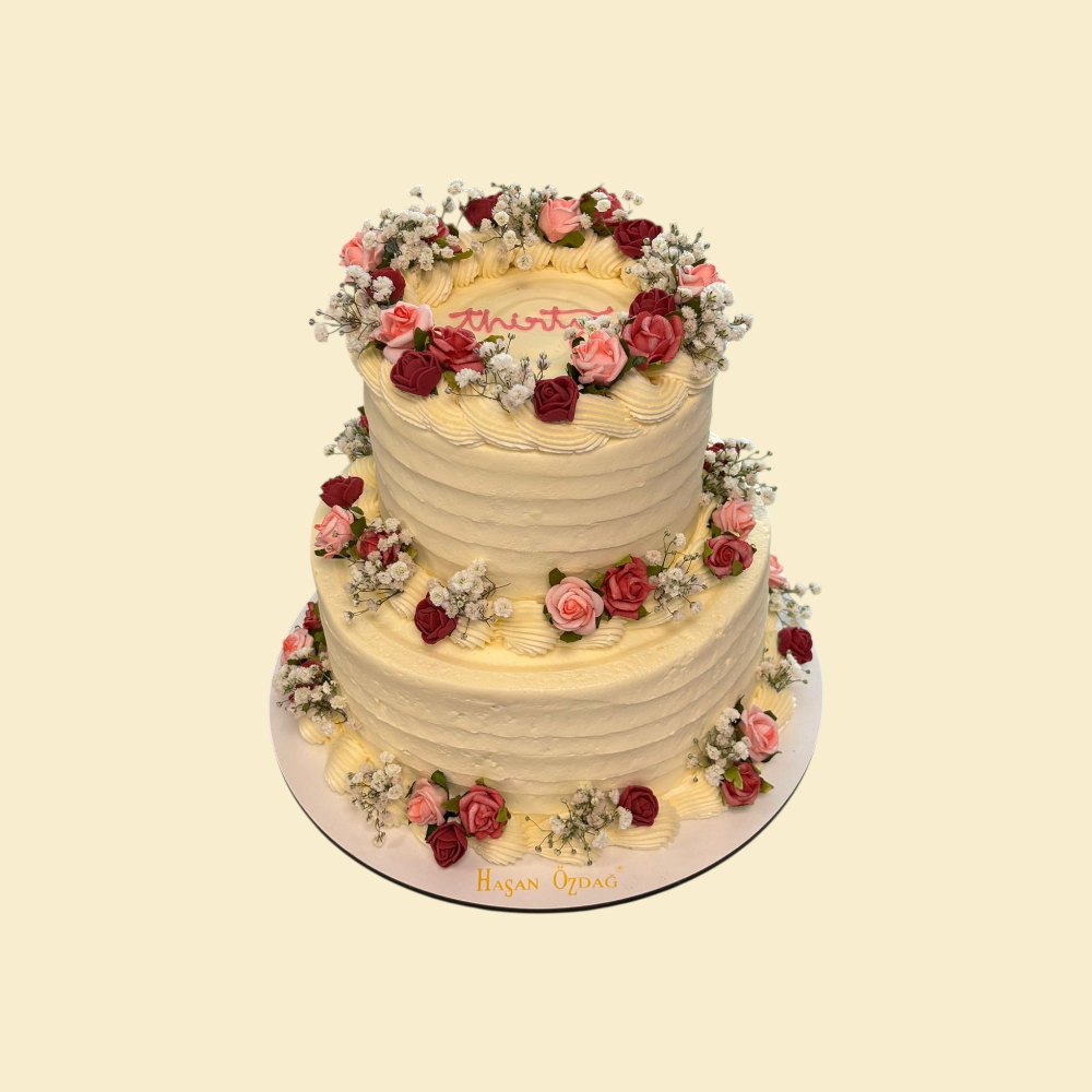 Vintage Cake – zweistöckig mit Blumen und Schleierkraut zum 30. Geburtstag