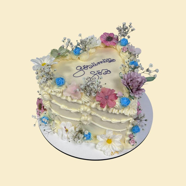 öz Torte – Verlobungstorte mit Blüten