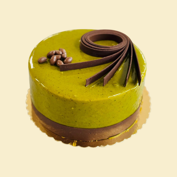 Pistaziencreme Torte mit Schoko Pistazien Stücke