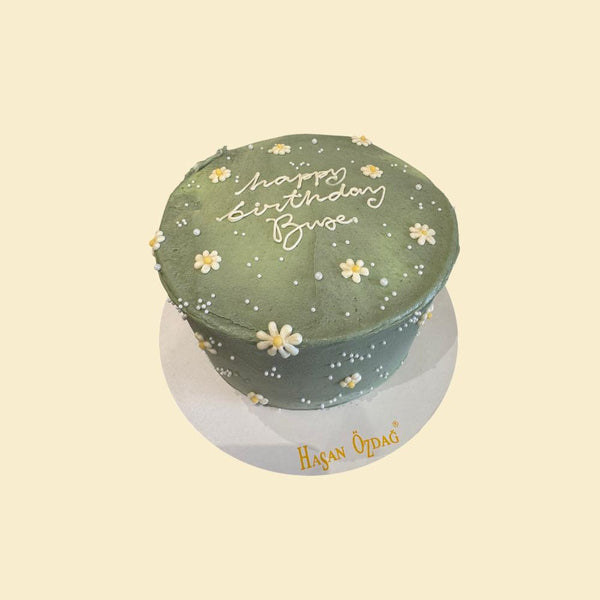 Geburtstagstorte „Happy Birthday“ mit grüner Creme und Blümchen