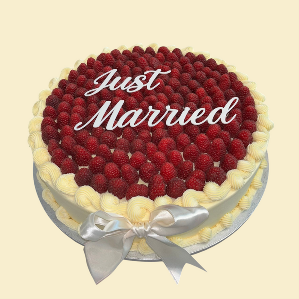Just Married Himbeertraum mit Schriftzug aus Plex