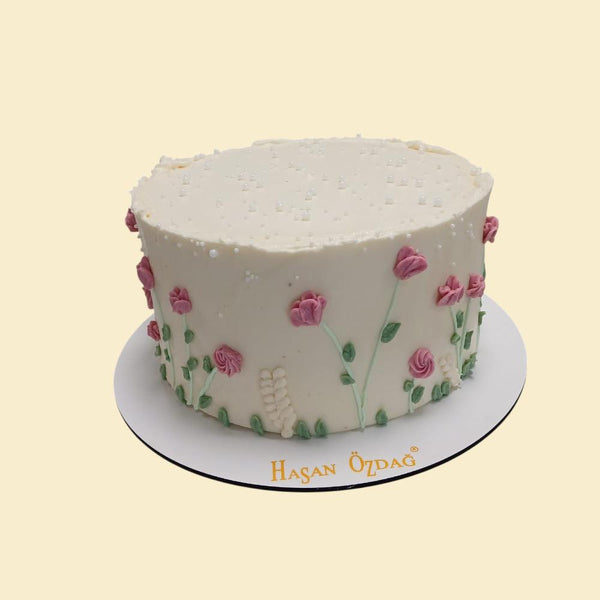 Blumentorte „Happy Birthday“ in Rosa und Creme