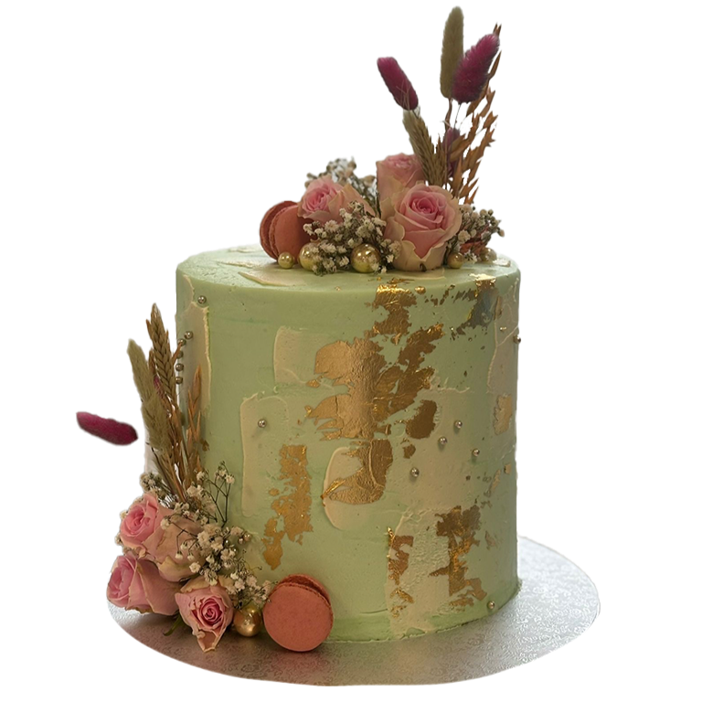 Hellgrüne Torte mit Blattgold, Macarons und Rosen