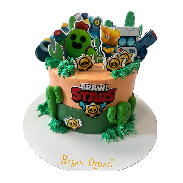 Beige grüne Brawlstars Torte mit Kakteen und Figuren
