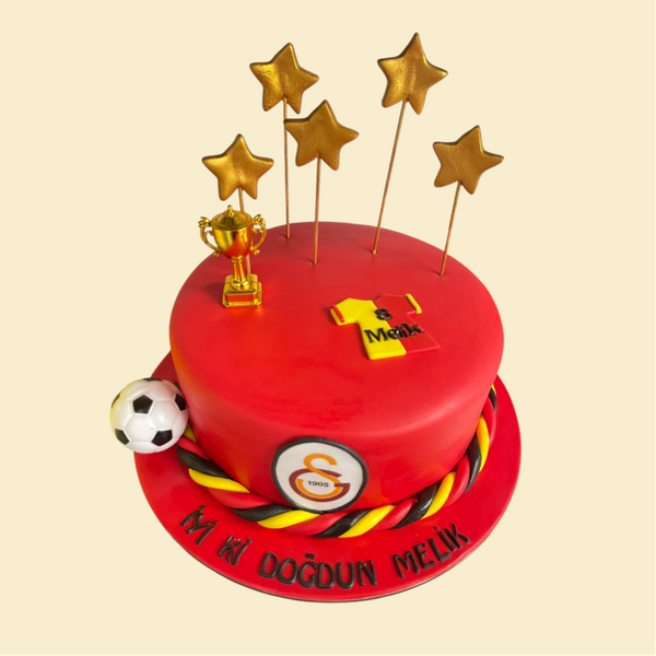 Galatasaray Yıldızlı Doğum Günü Pastası – Şampiyonluk Kupalı Tasarım