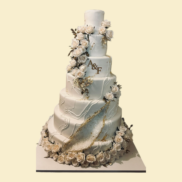 Imperial White Gold – Luxuriöse Hochzeitstorte