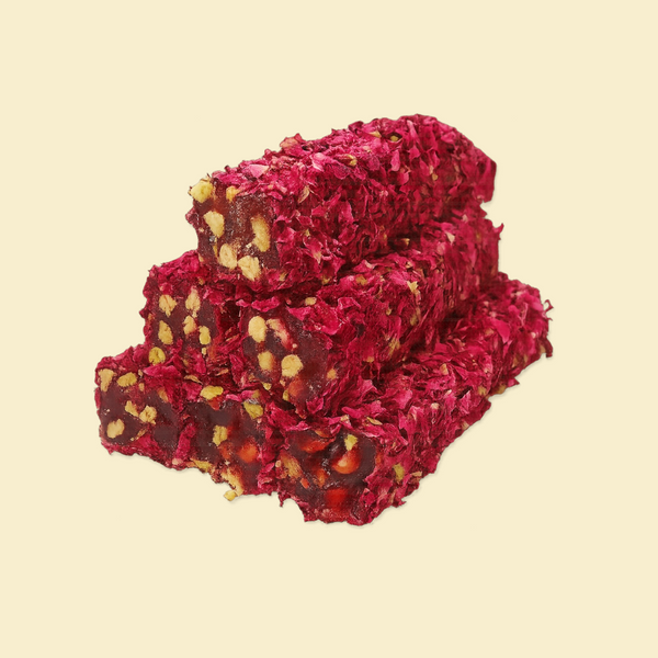 Rosenblüten-Pistazien-Lokum mit Granatapfel – Gül Yapraklı Narlı Fıstıklı Fitil