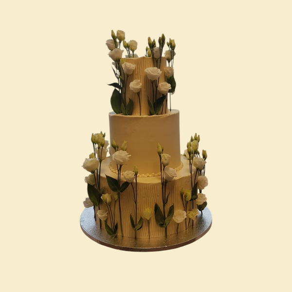 Elegance  in Creme – Florale Hochzeitstorte