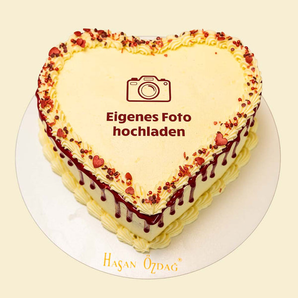 Herzförmige Foto-Torte mit Buttercreme & Drip – Individuell gestaltbar